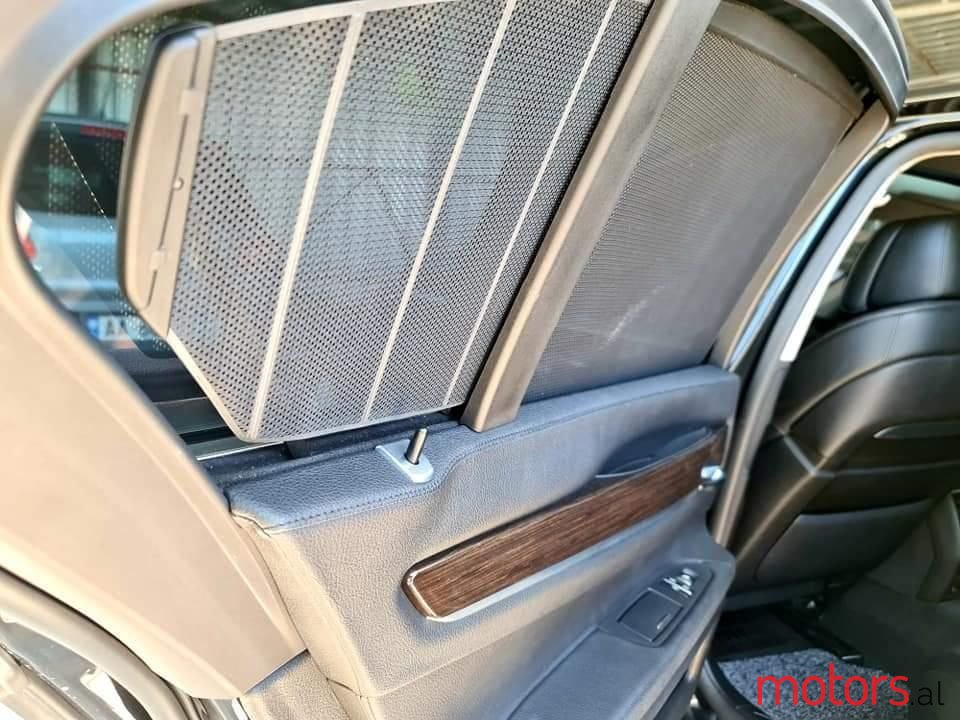 2011' BMW 730 photo #4