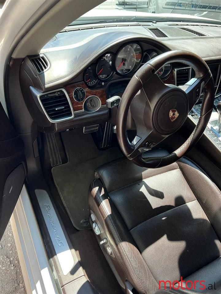 2011' Porsche Panamera photo #5