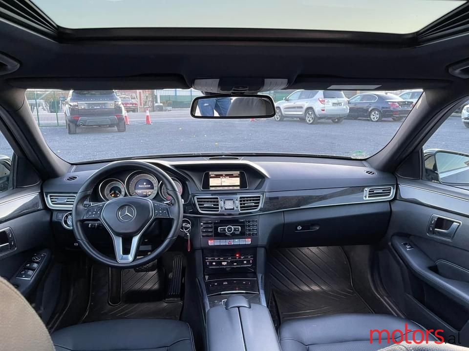 2013' Mercedes-Benz E 200 photo #4