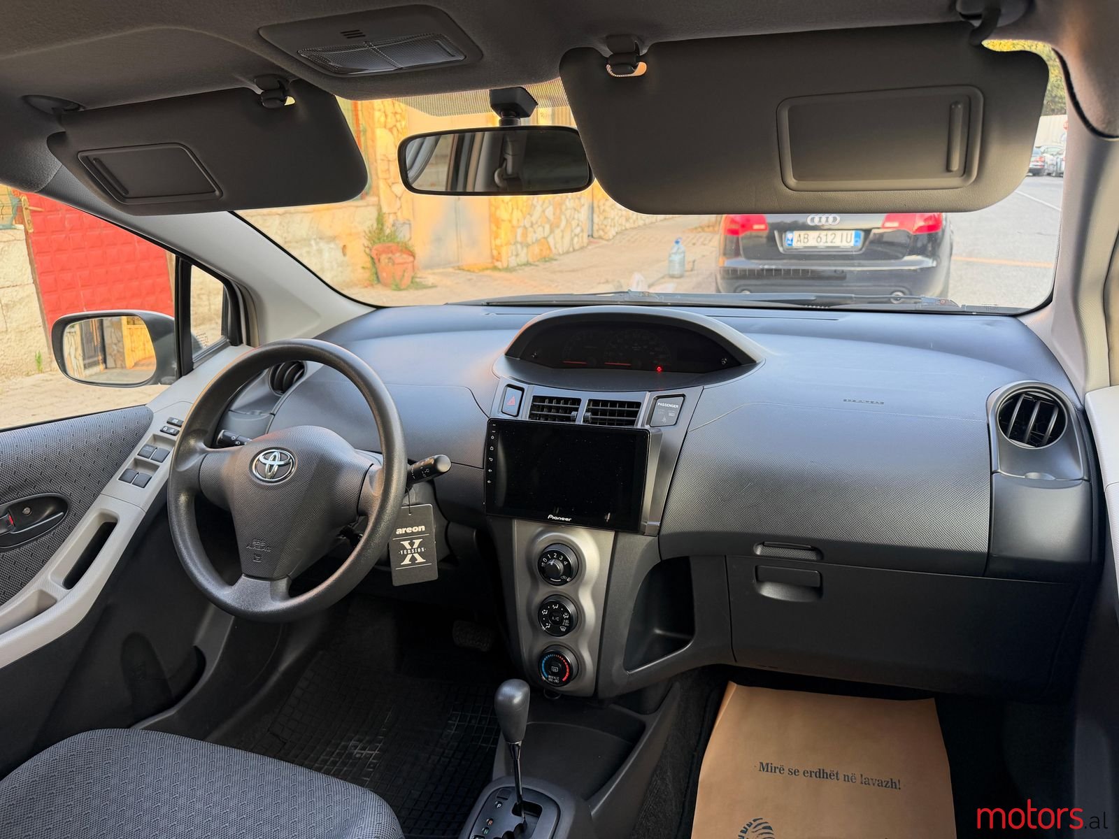 2009' Toyota Yaris photo #5
