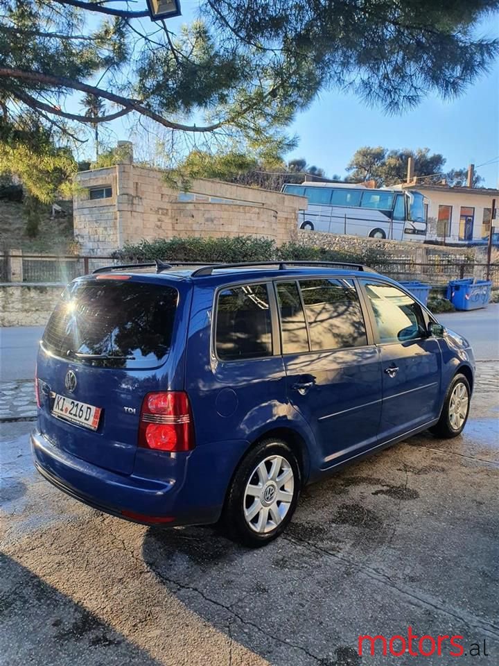 2008' Volkswagen Touran photo #2