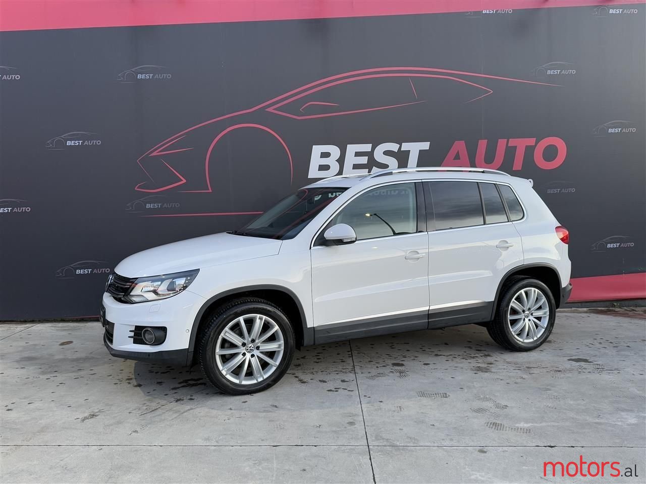 2012' Volkswagen Tiguan photo #1