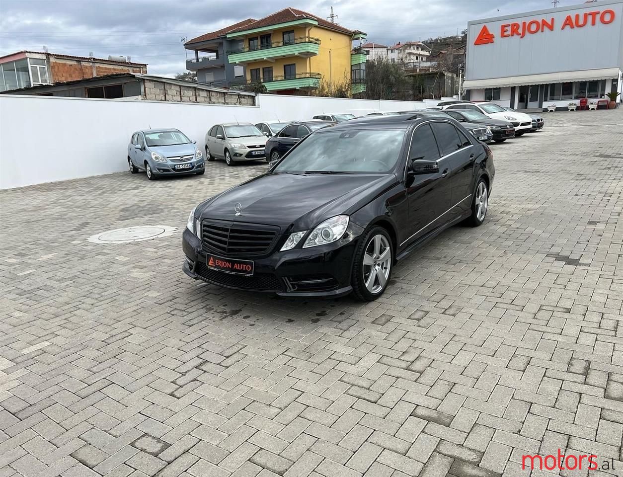 2012' Mercedes-Benz E 300 photo #1