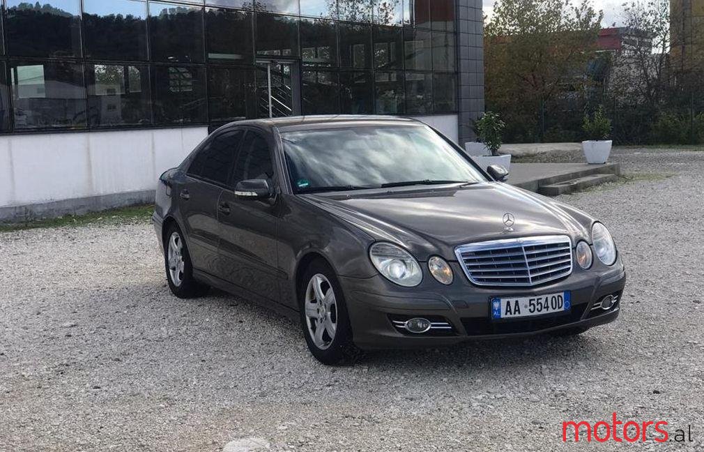 2009' Mercedes-Benz E 220 photo #1