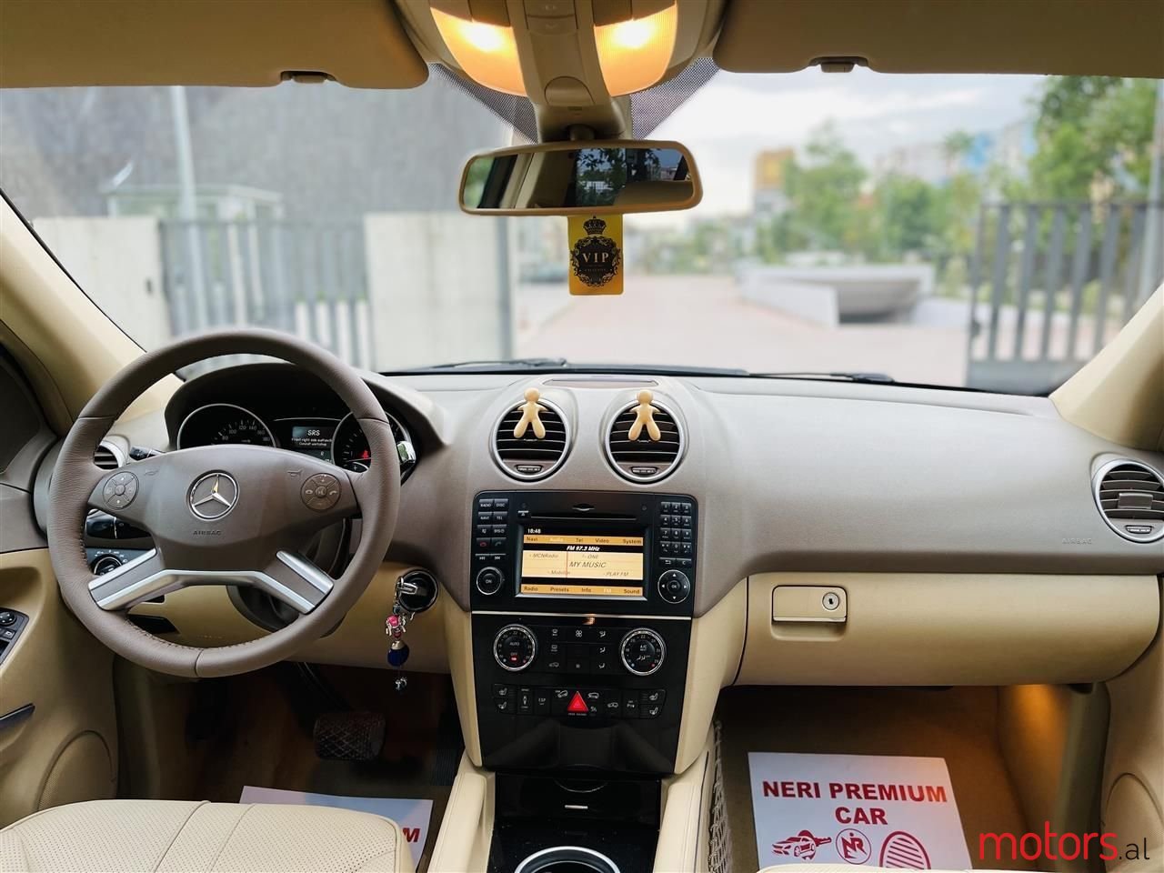 2010' Mercedes-Benz 350 photo #2