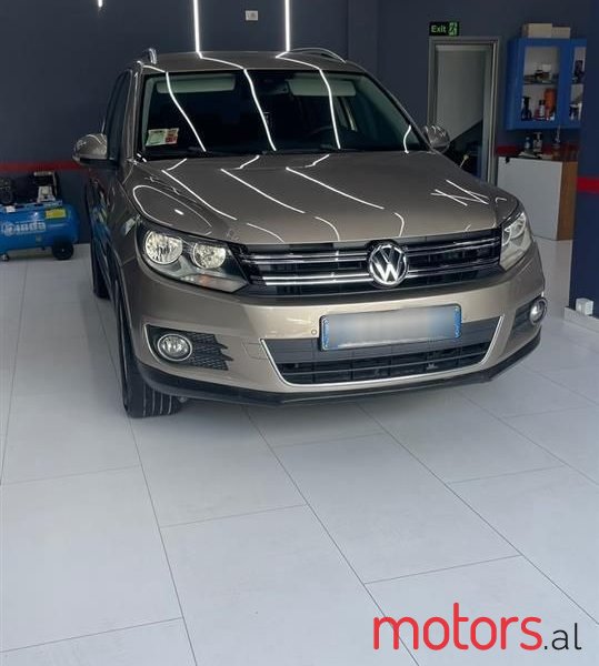 2012' Volkswagen Tiguan photo #4