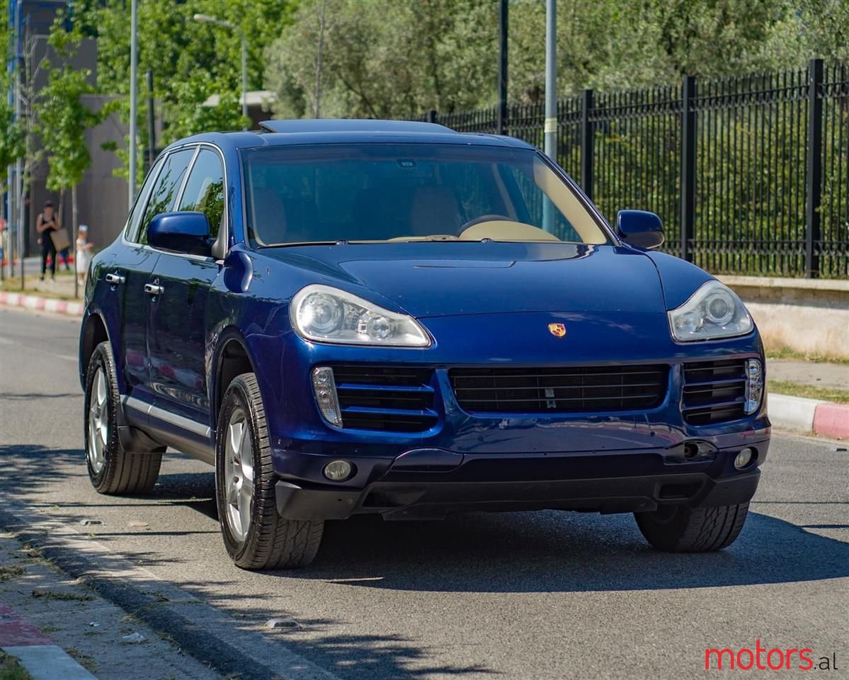 2010' Porsche Cayenne photo #2