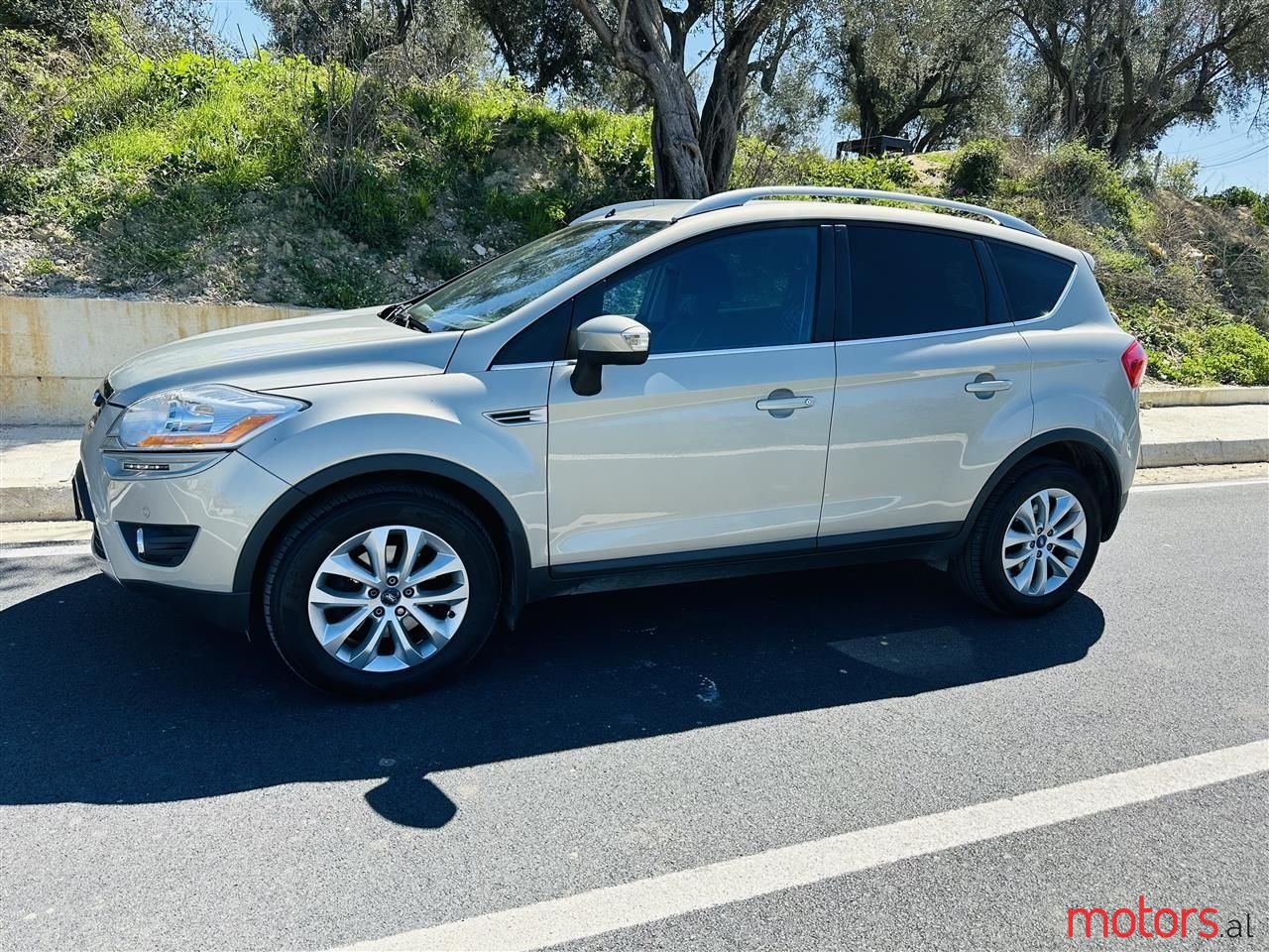 2010' Ford Kuga photo #2