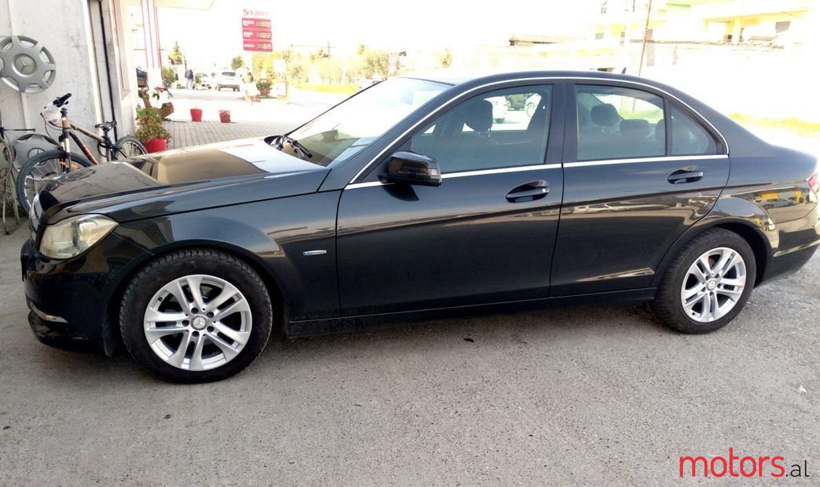 2011' Mercedes-Benz C 180 photo #2