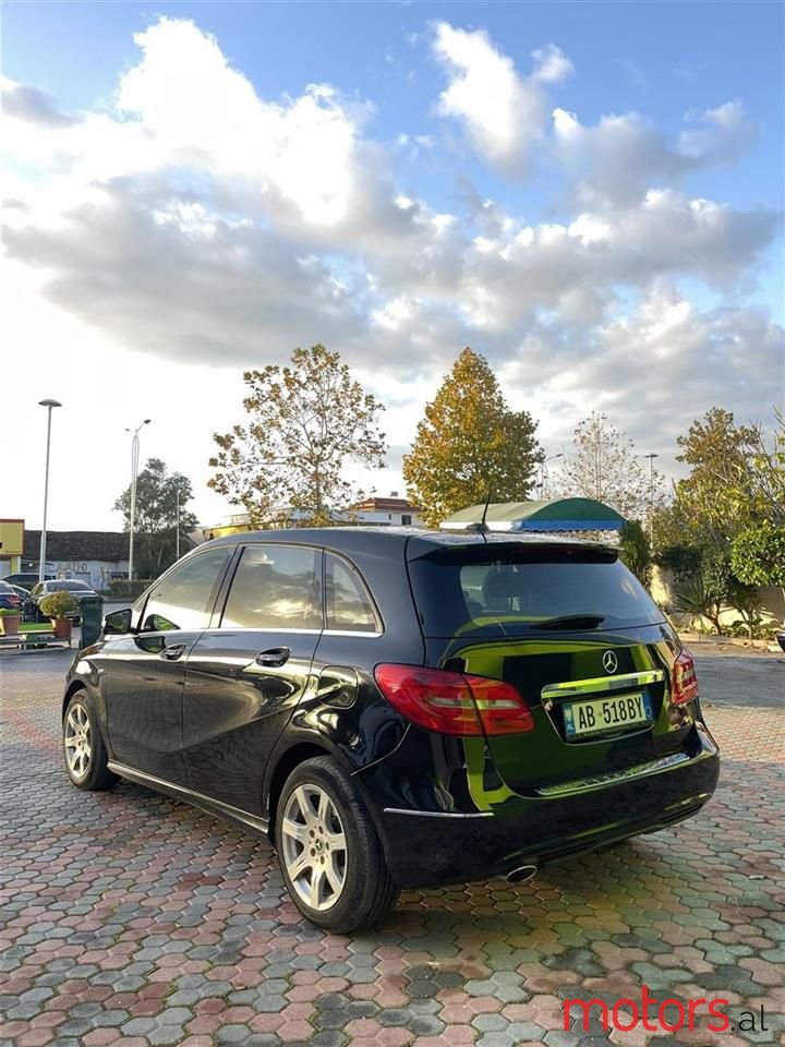 2012' Mercedes-Benz B 200 photo #2