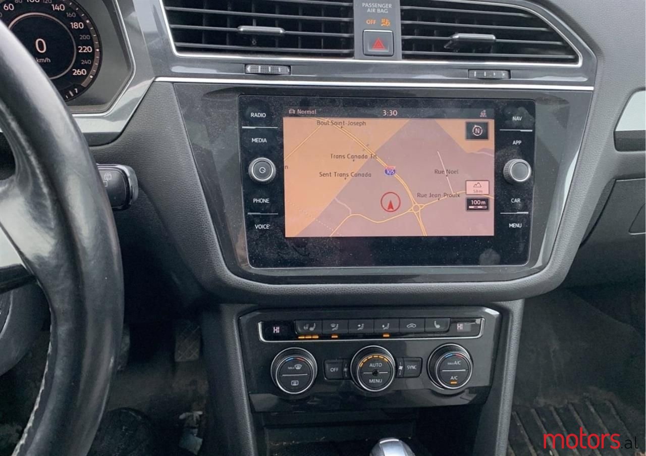 2018' Volkswagen Tiguan photo #5