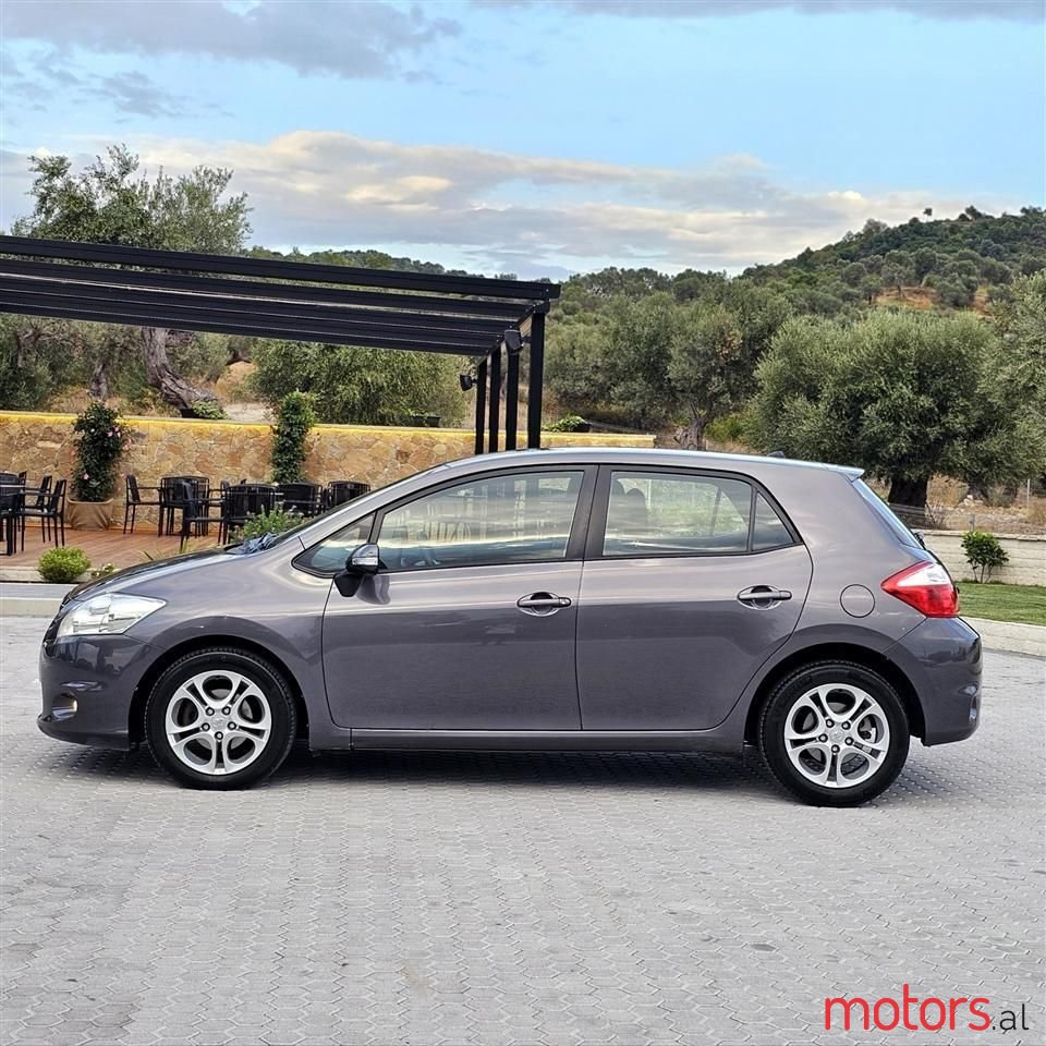 2010' Toyota Auris photo #3