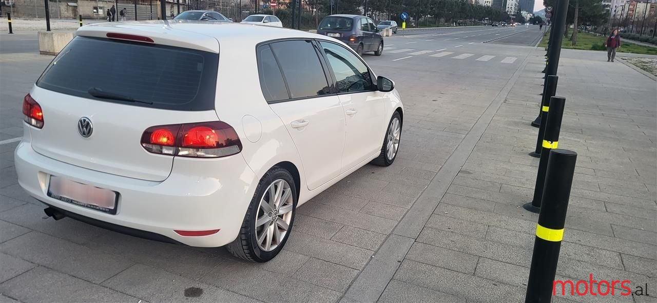 2009' Volkswagen Golf photo #3