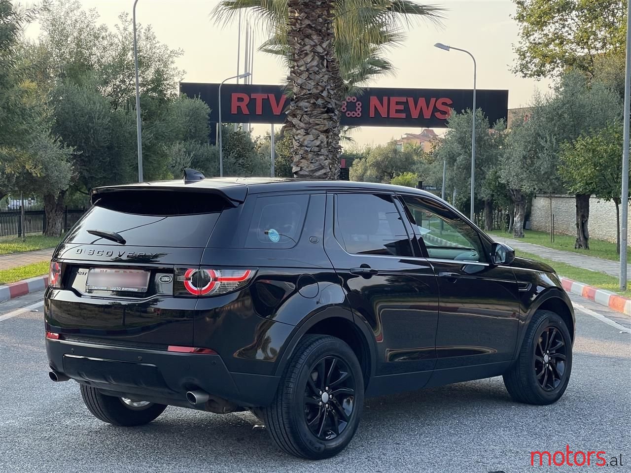2018' Land Rover Discovery Sport photo #4