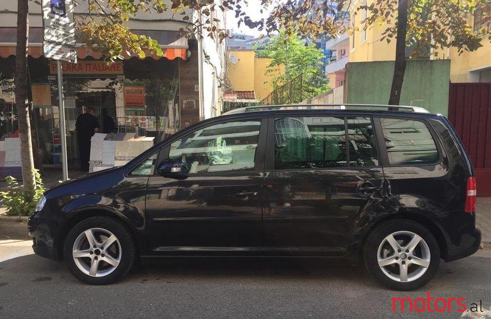 2005' Volkswagen Touran photo #1