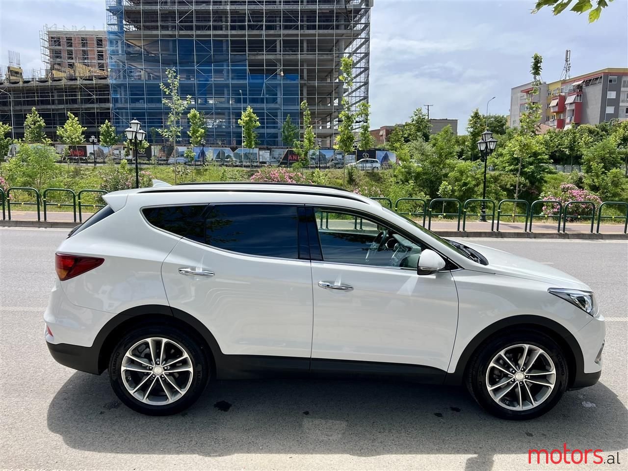 2017' Hyundai Santa Fe photo #5