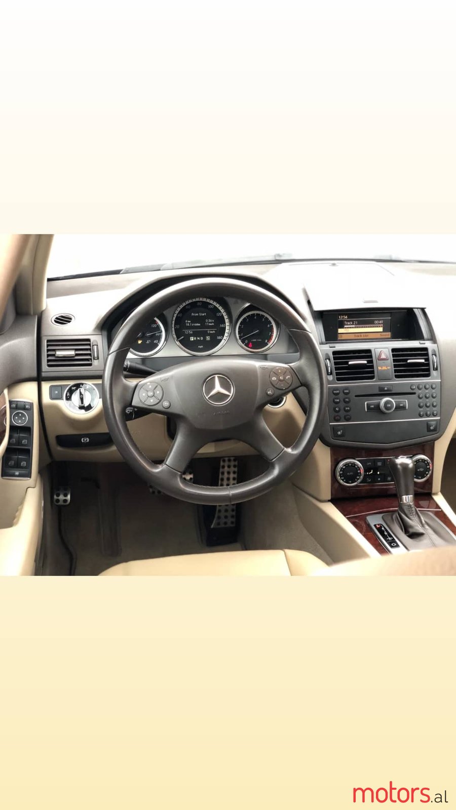 2011' Mercedes-Benz C-Class photo #2