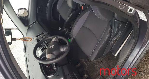 2007' Mitsubishi Outlander photo #2