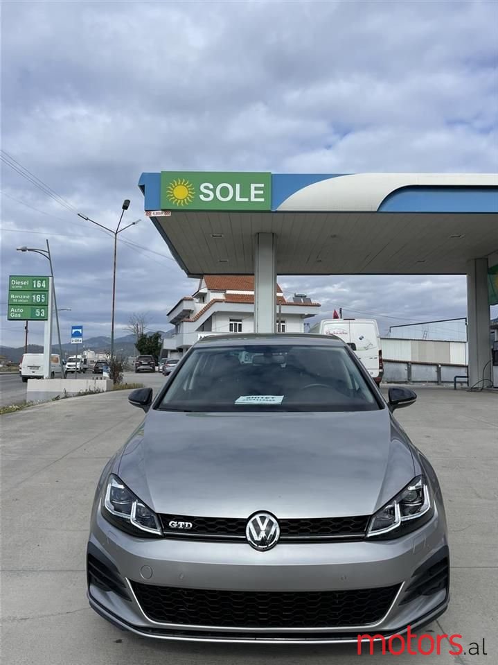 2016' Volkswagen Golf photo #6