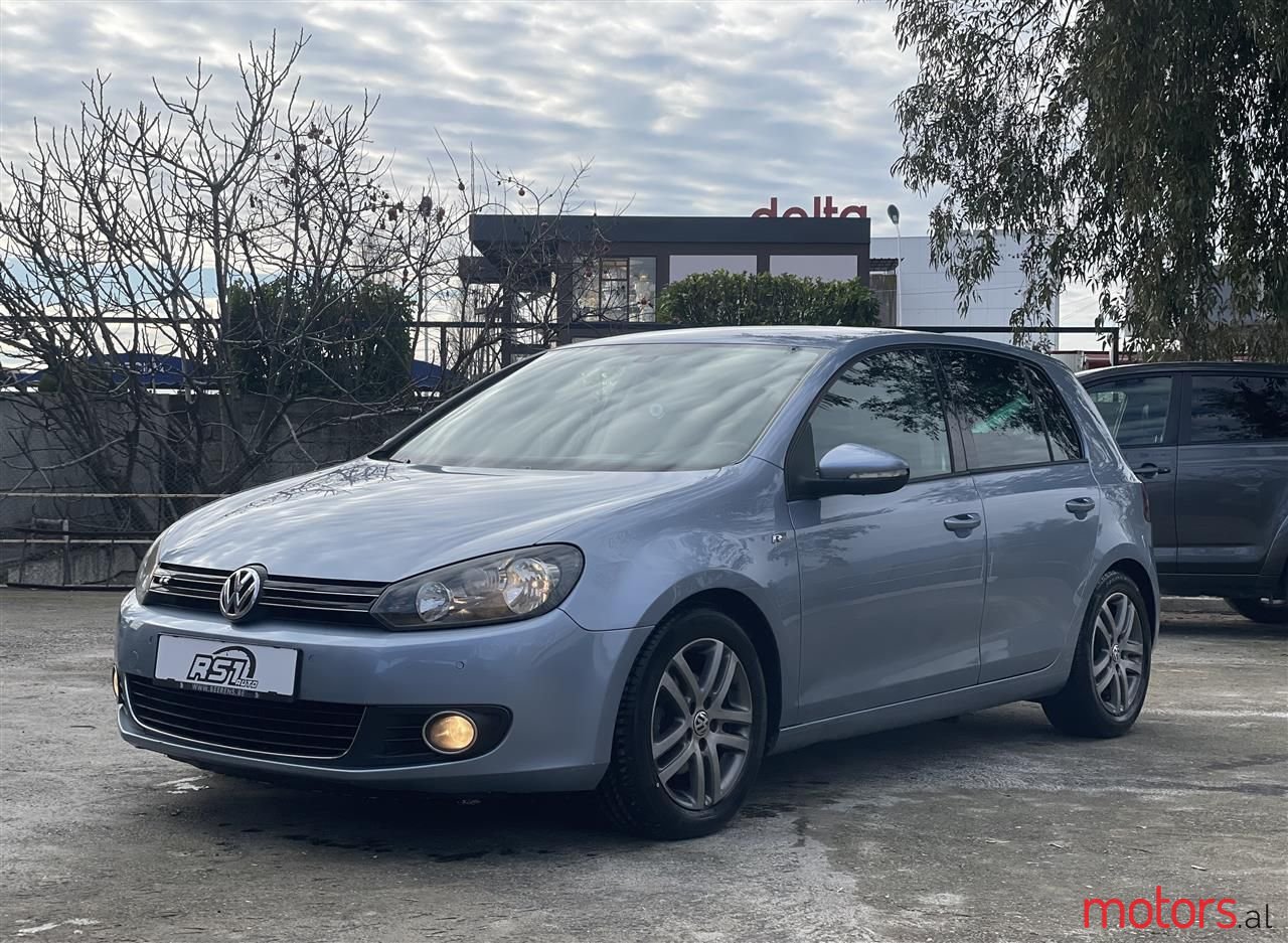 2009' Volkswagen Golf photo #2