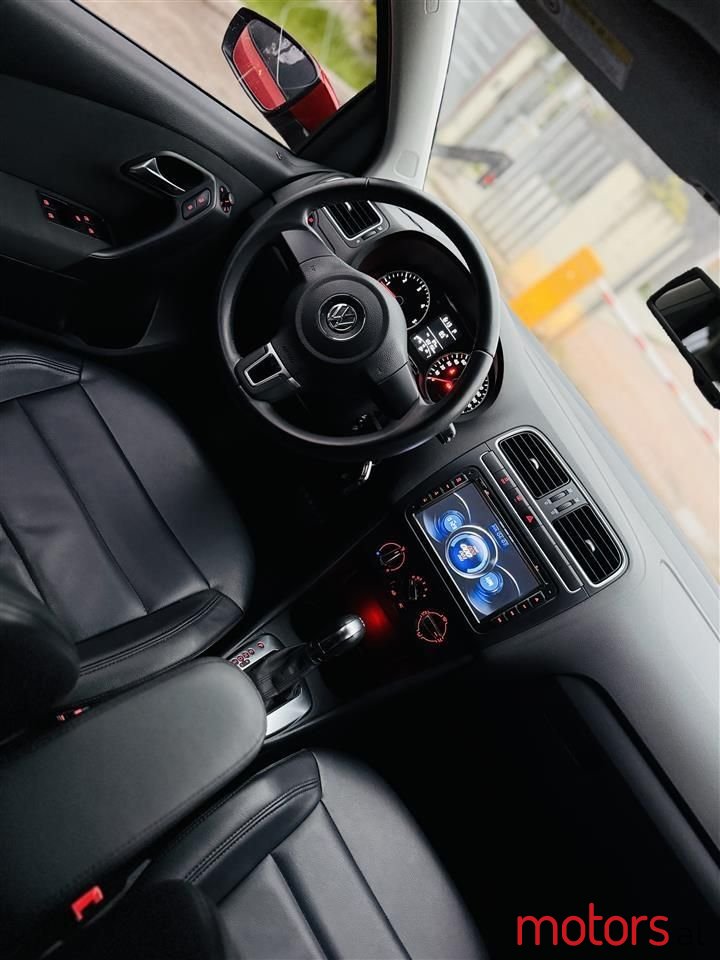 2014' Volkswagen Polo photo #6