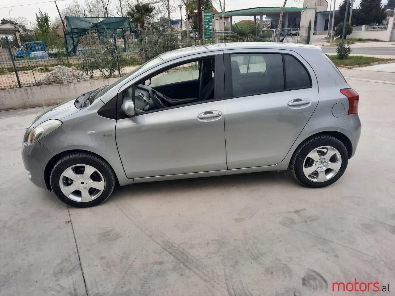 2006' Toyota Yaris photo #2