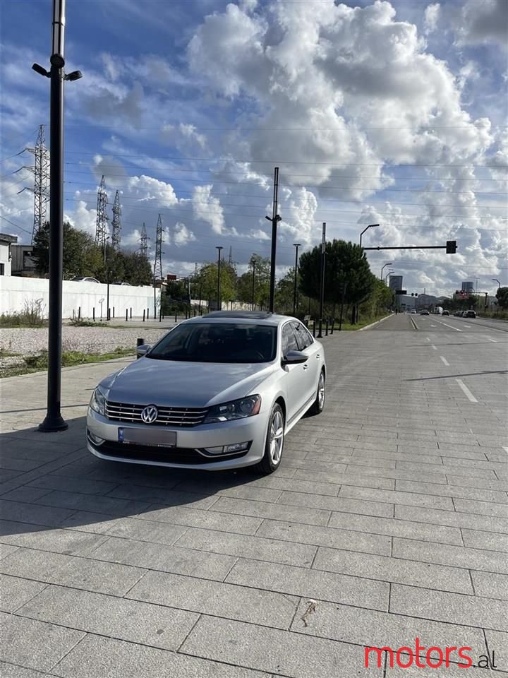 2013' Volkswagen Passat photo #2