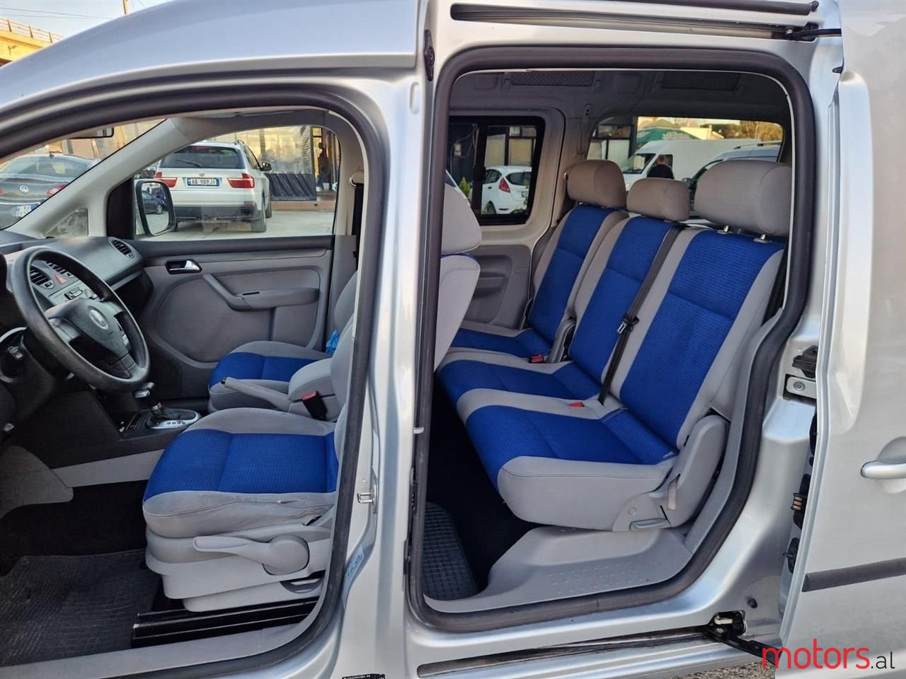 2009' Volkswagen Caddy photo #4