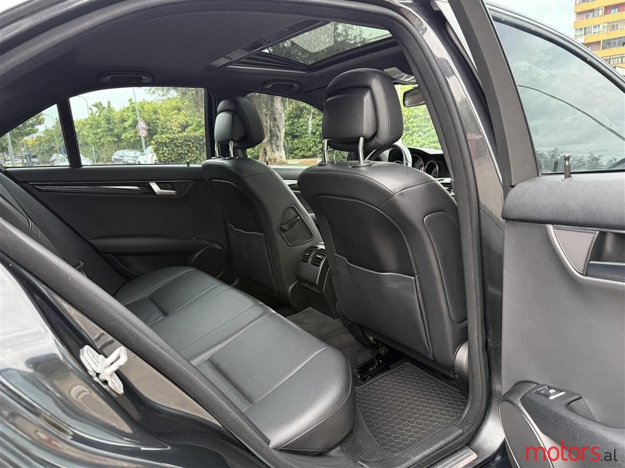 2012' Mercedes-Benz C 250 photo #6