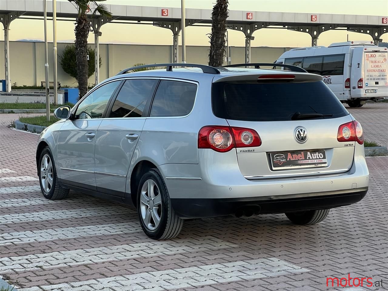 2009' Volkswagen Passat photo #6