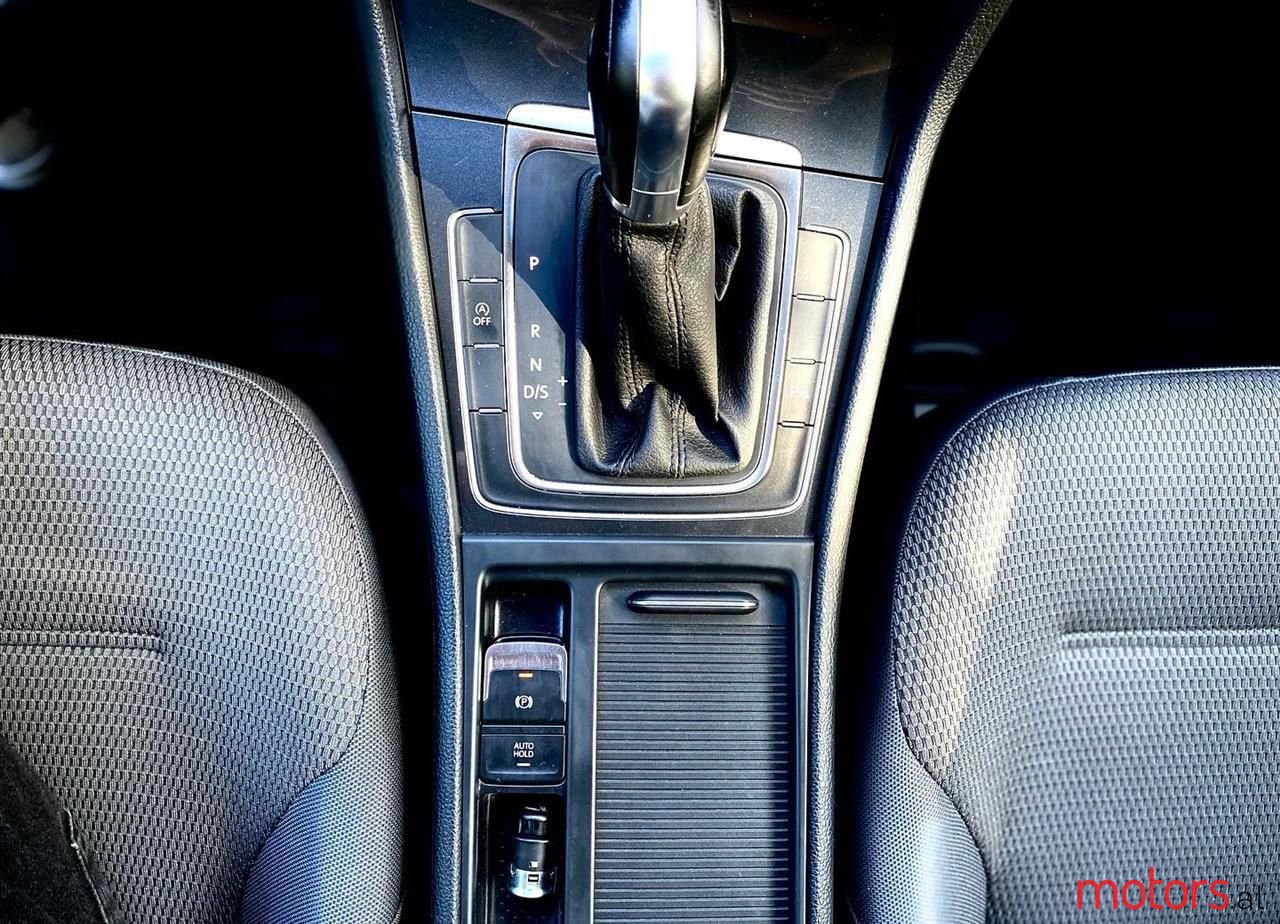 2017' Volkswagen Golf photo #5