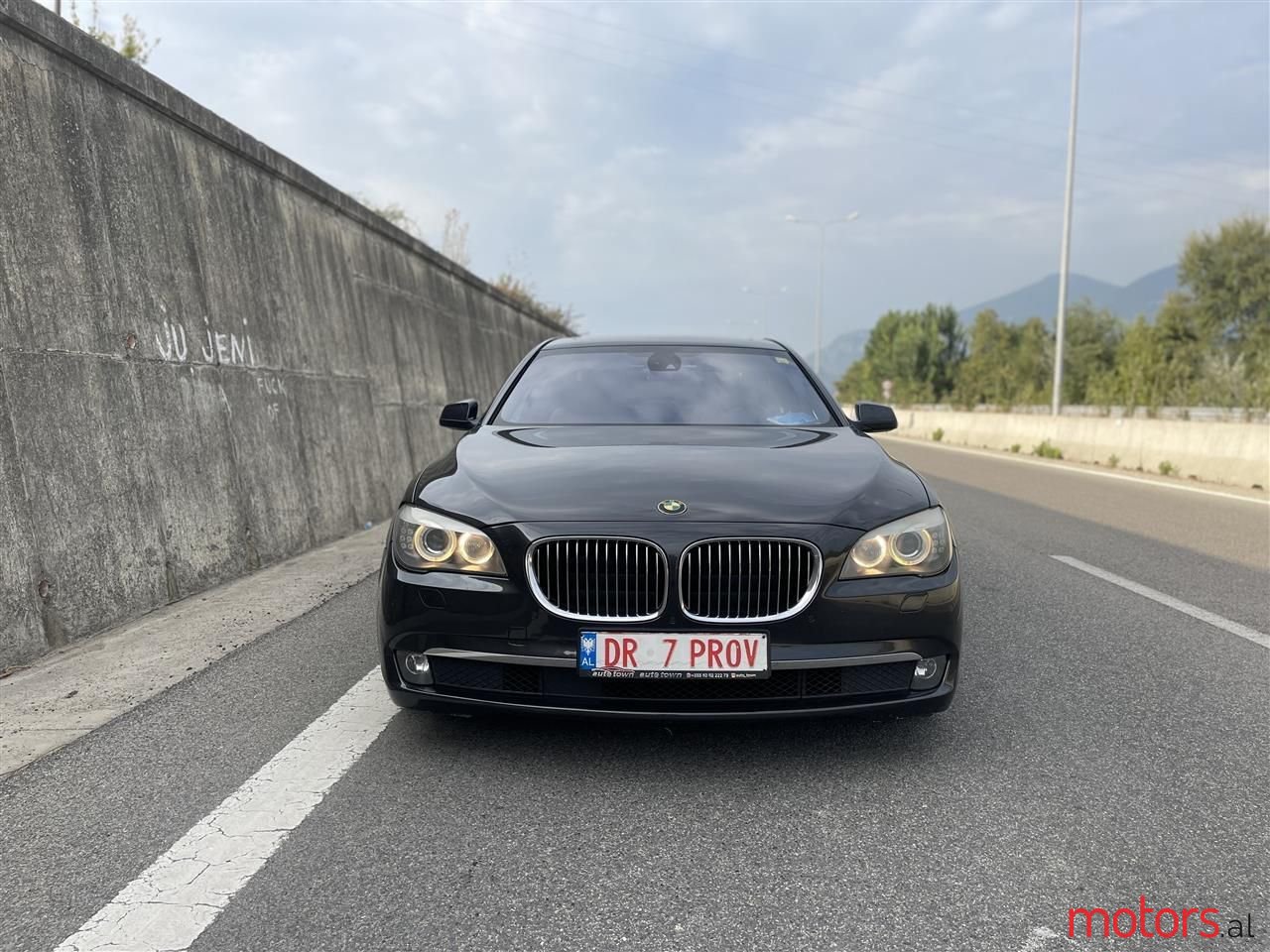 2011' BMW 740 photo #1