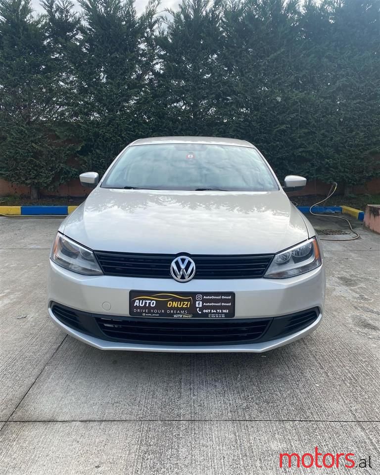 2012' Volkswagen Jetta photo #2