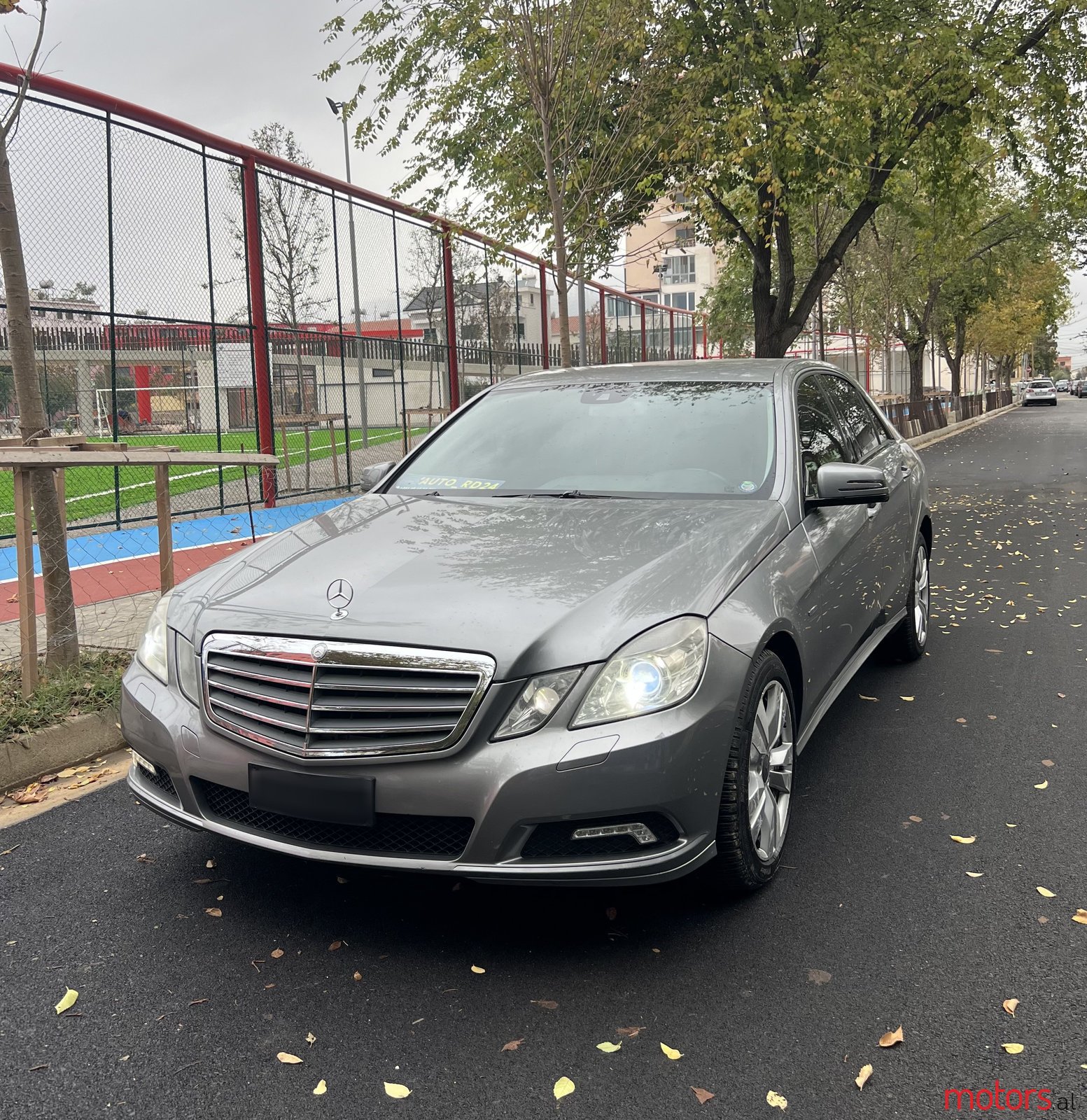2011' Mercedes-Benz E 220 photo #6