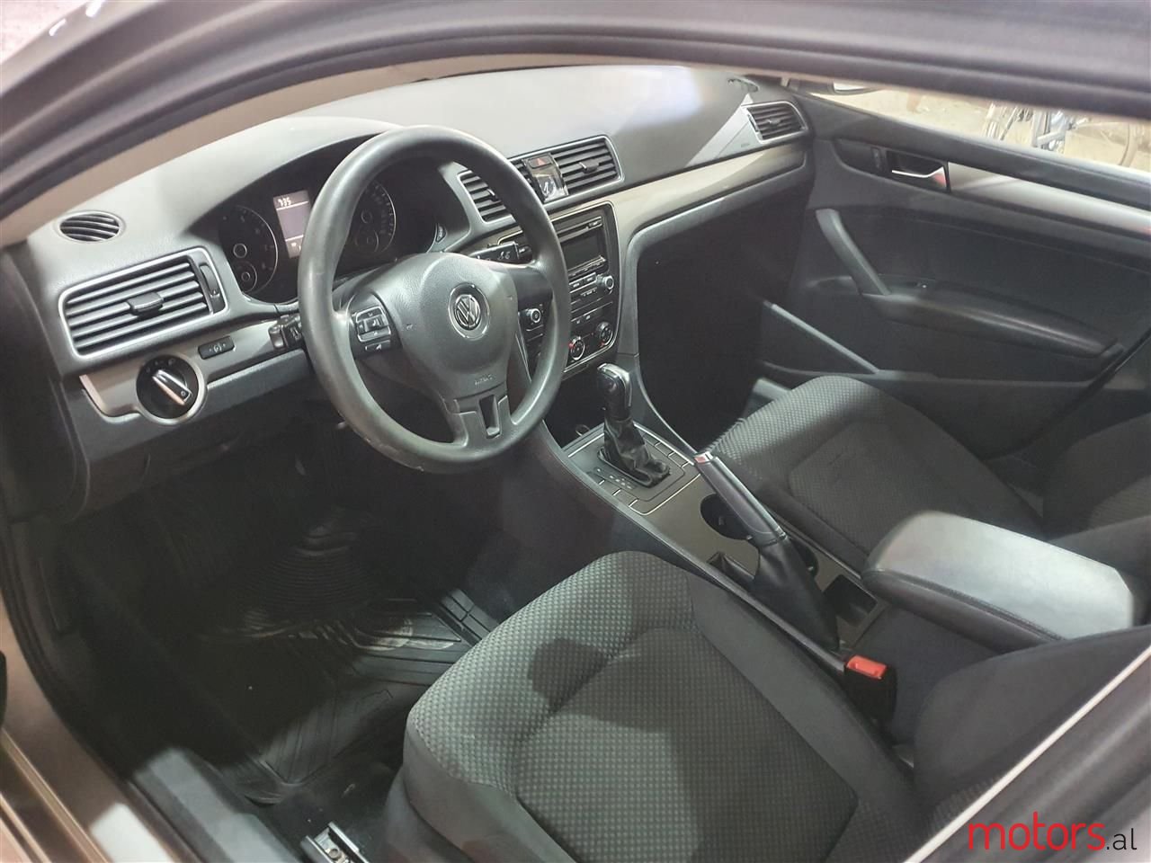 2013' Volkswagen Passat photo #2