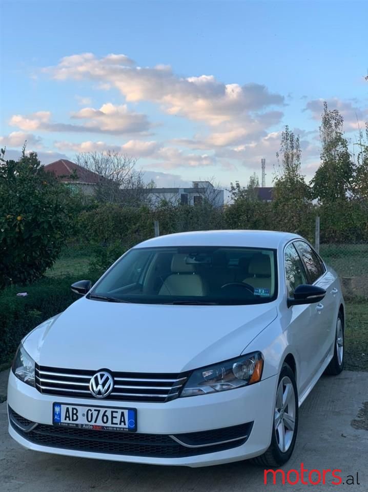 2012' Volkswagen Passat photo #1