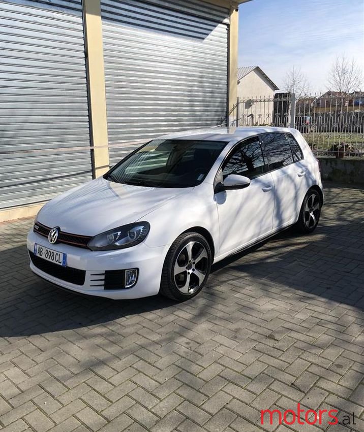 2010' Volkswagen Golf photo #1