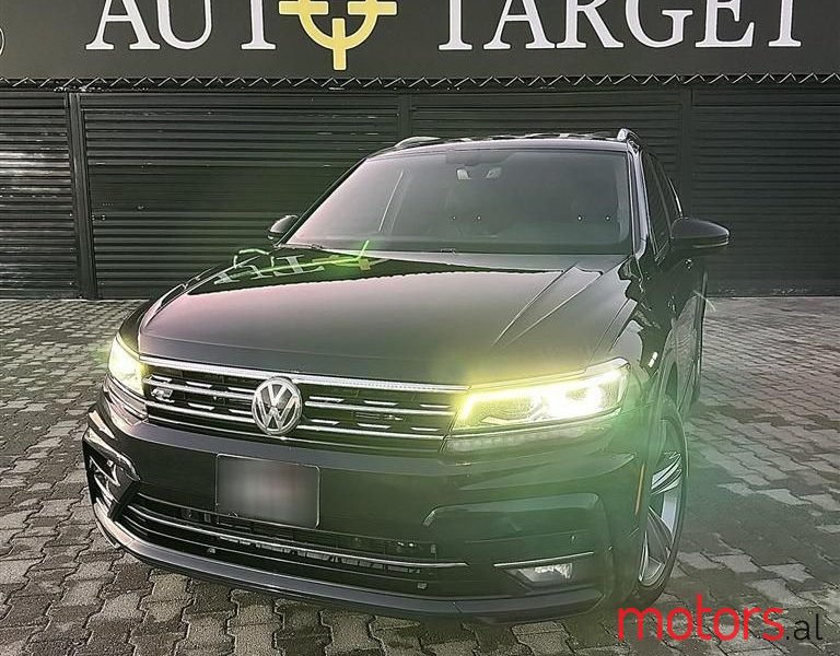 2018' Volkswagen Tiguan photo #1