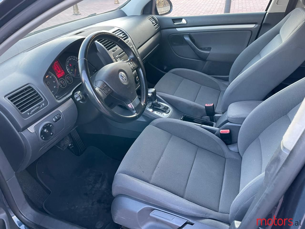 2008' Volkswagen Golf photo #2