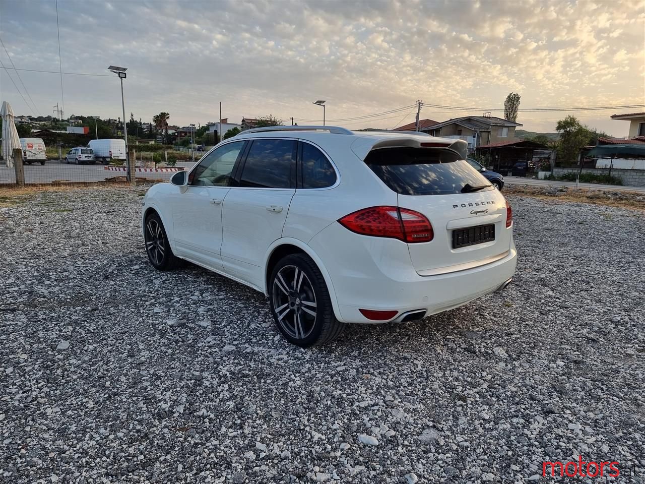 2011' Porsche Cayenne photo #6