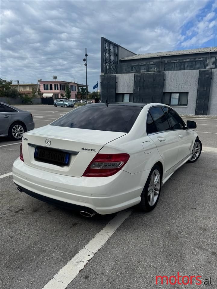 2009' Mercedes-Benz 300 photo #3