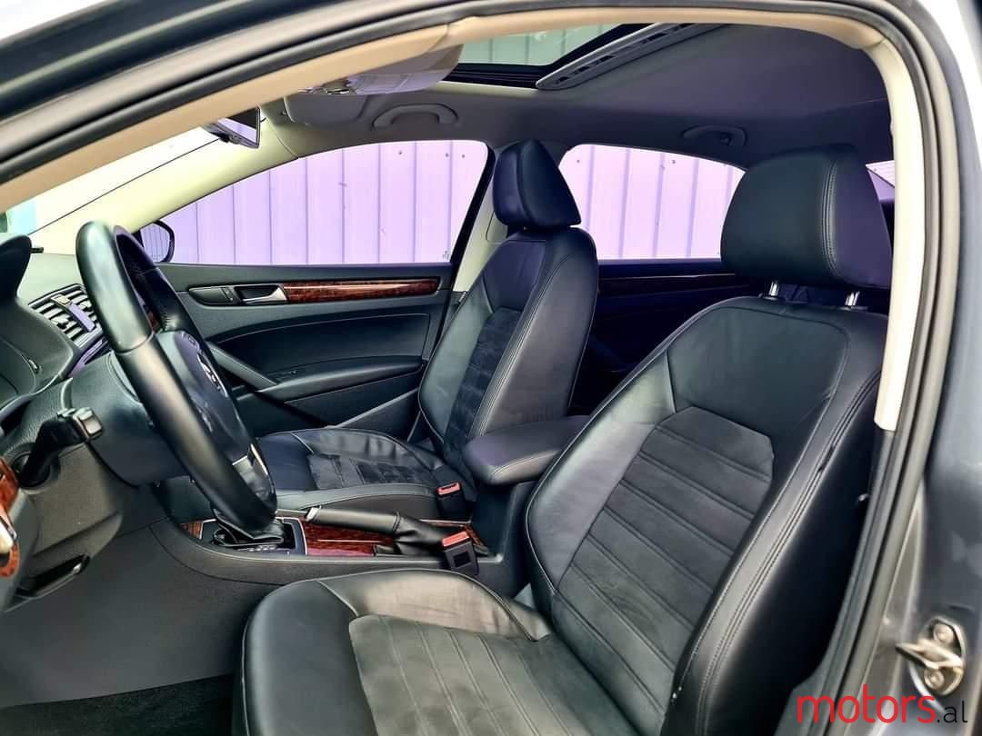 2012' Volkswagen Passat photo #1