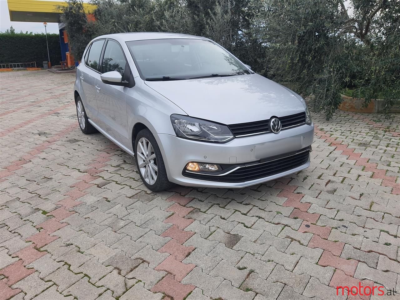2015' Volkswagen Polo photo #2