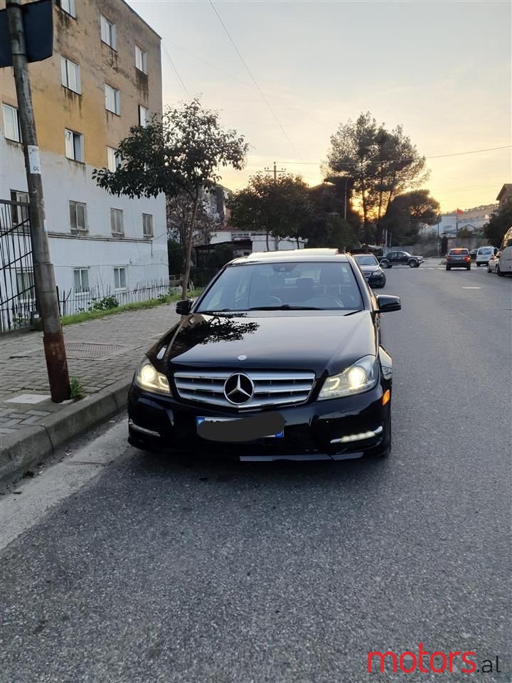 2012' Mercedes-Benz C 300 photo #1