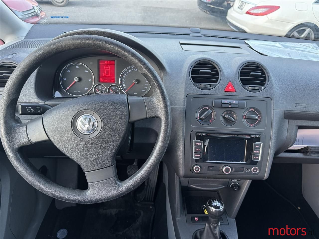 2010' Volkswagen Caddy photo #4