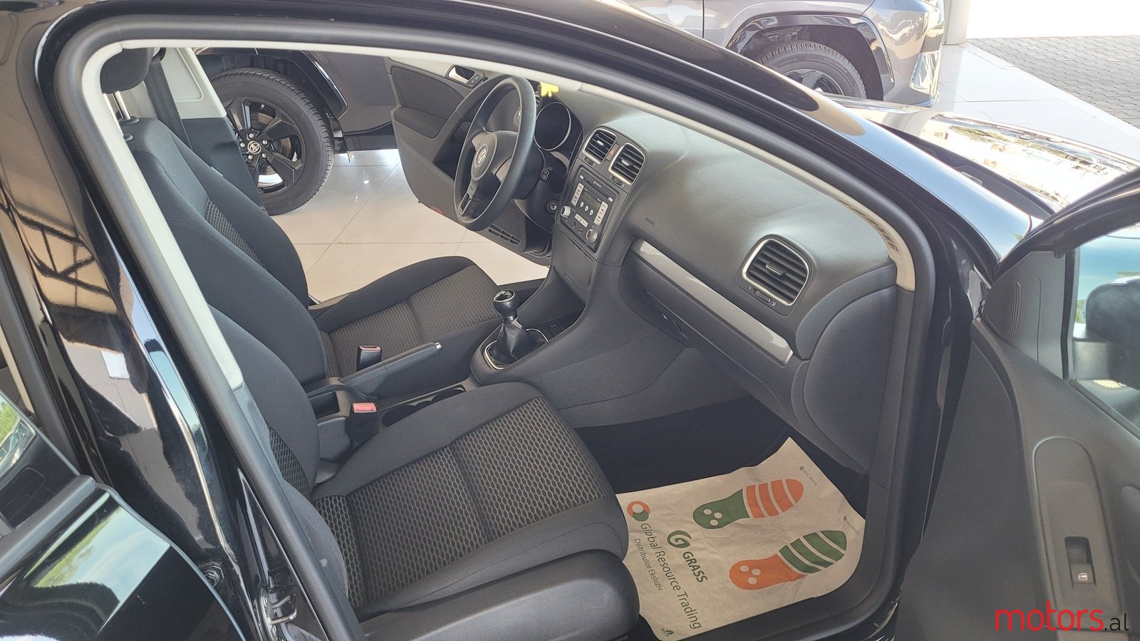 2012' Volkswagen Golf photo #2