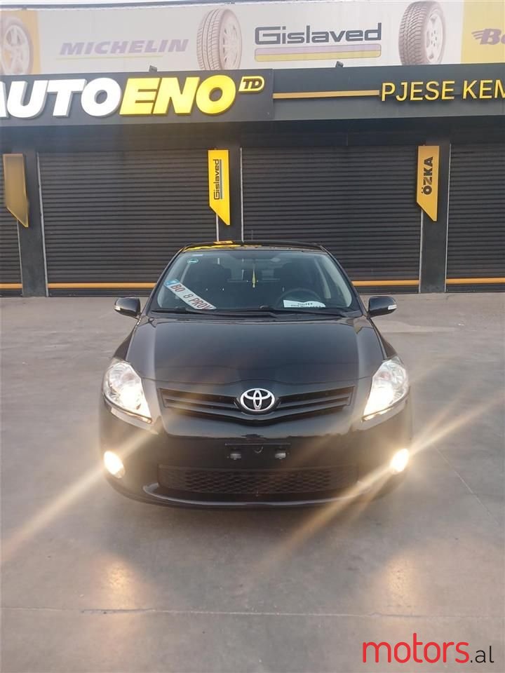 2012' Toyota Auris photo #2