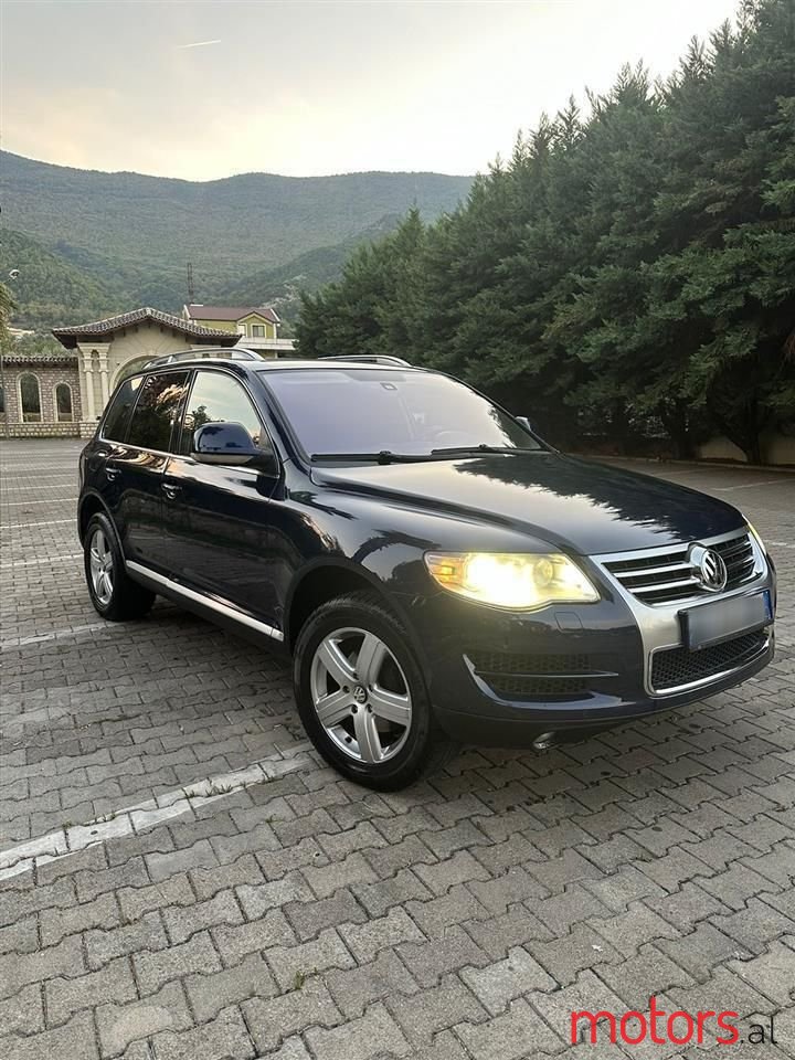 2007' Volkswagen Touareg photo #5
