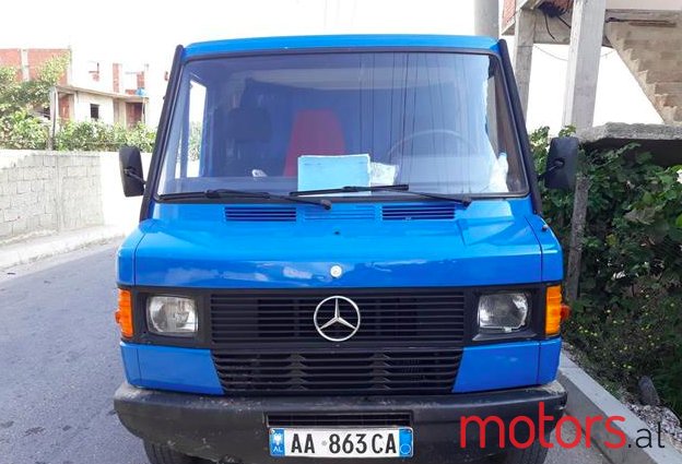 1991' Mercedes-Benz 410 photo #2