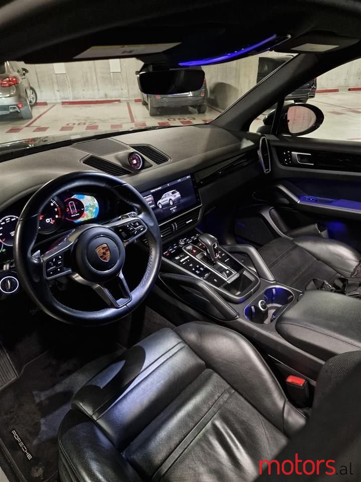 2020' Porsche Cayenne photo #4